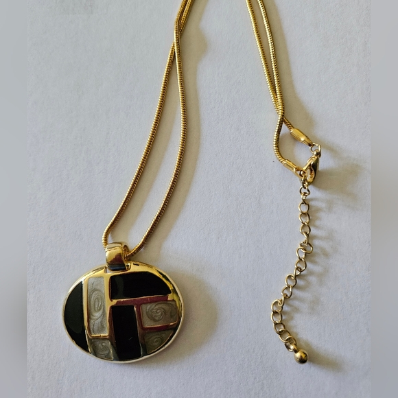 Unbranded Jewelry - Vintage Enamel Black & Pearly White Geometric Pendant Necklace